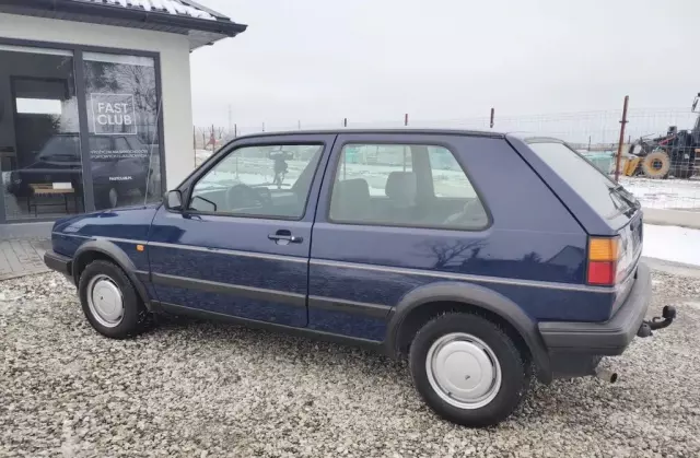 VOLKSWAGEN Golf 