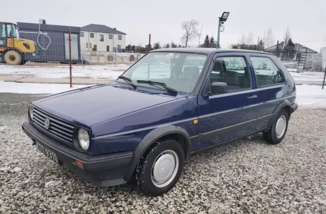 VOLKSWAGEN Golf 