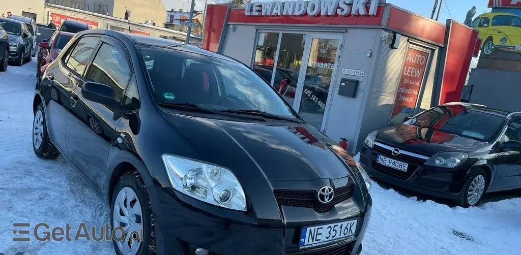 TOYOTA Auris 