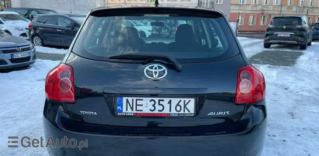 TOYOTA Auris 