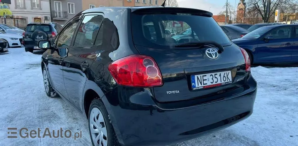 TOYOTA Auris 