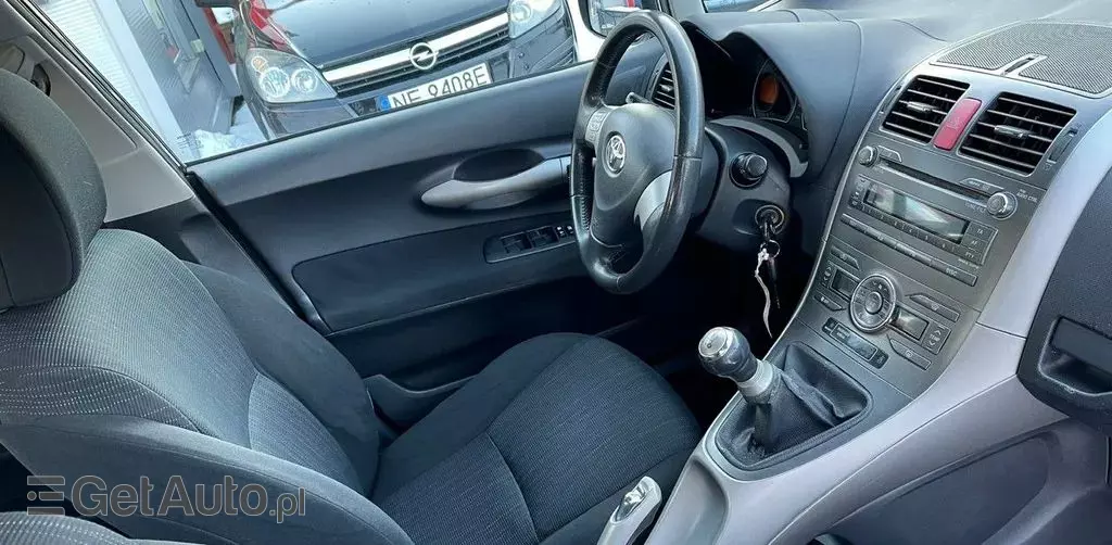 TOYOTA Auris 