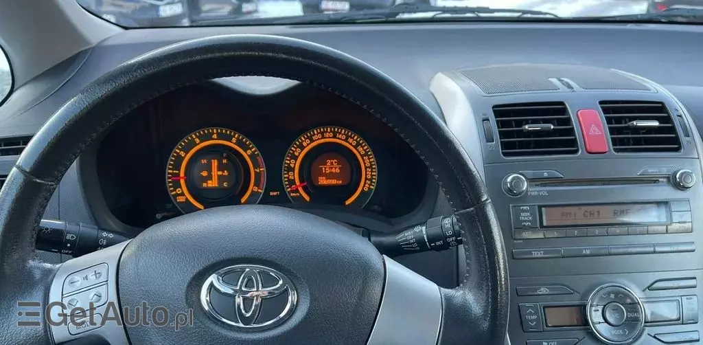 TOYOTA Auris 