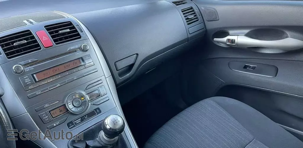 TOYOTA Auris 