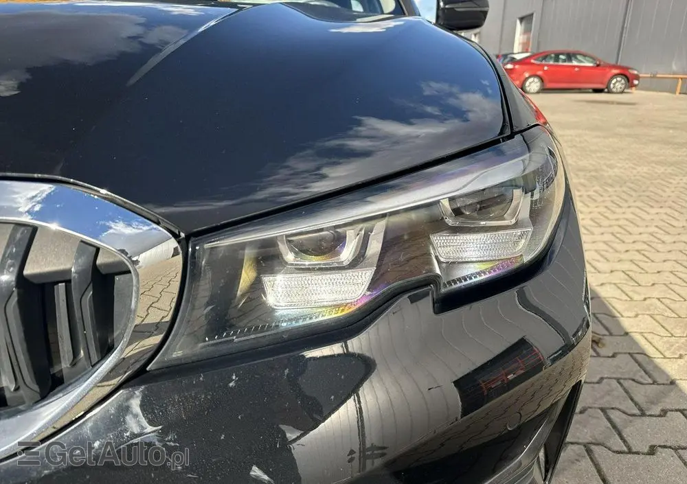 BMW Seria 3 318i Sport Line