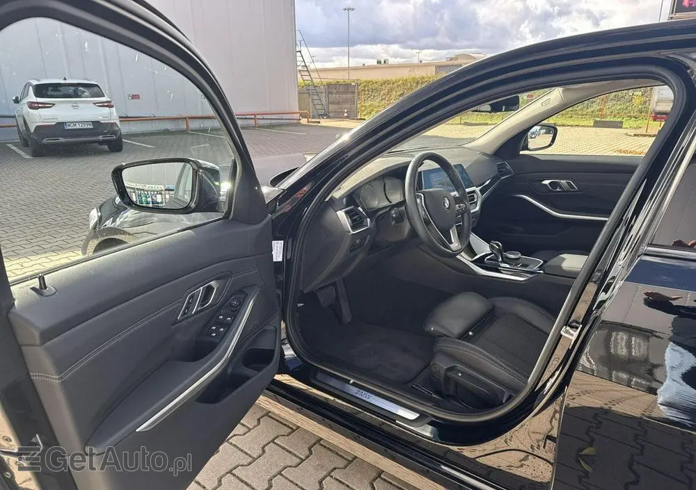 BMW Seria 3 318i Sport Line