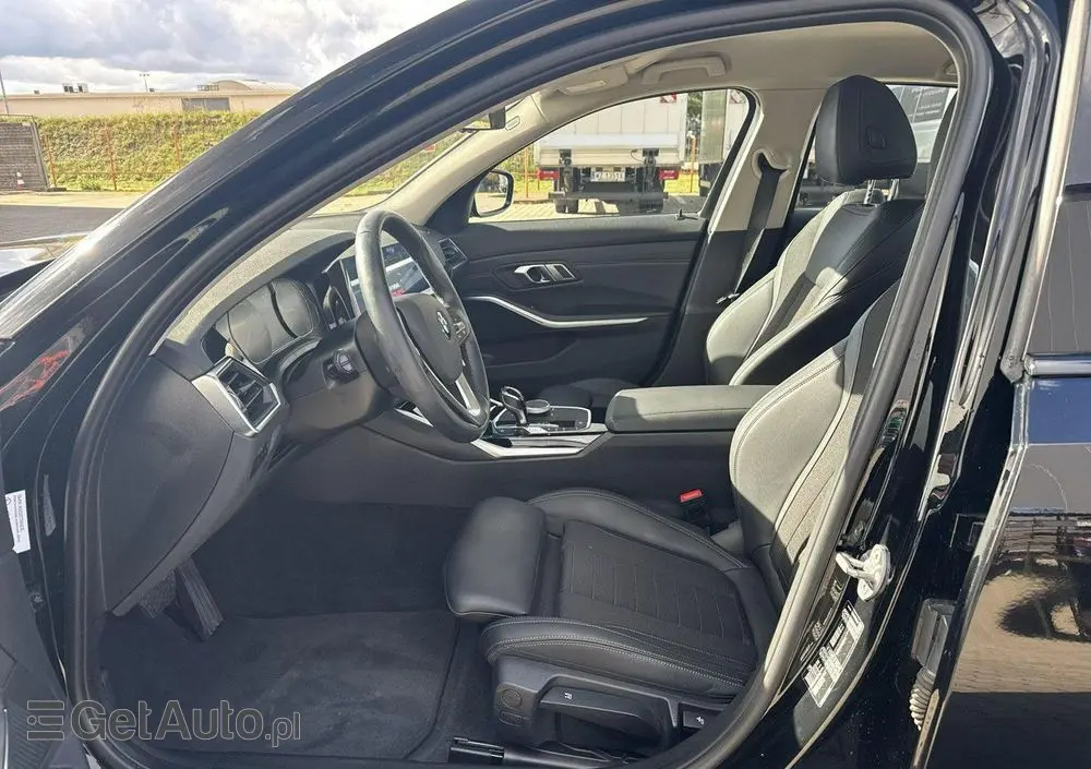 BMW Seria 3 318i Sport Line