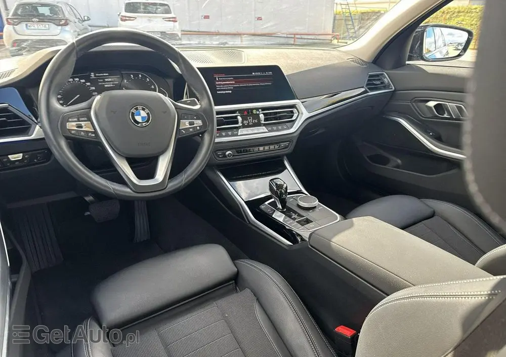 BMW Seria 3 318i Sport Line
