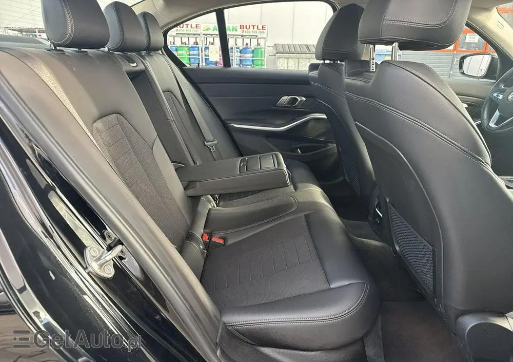 BMW Seria 3 318i Sport Line