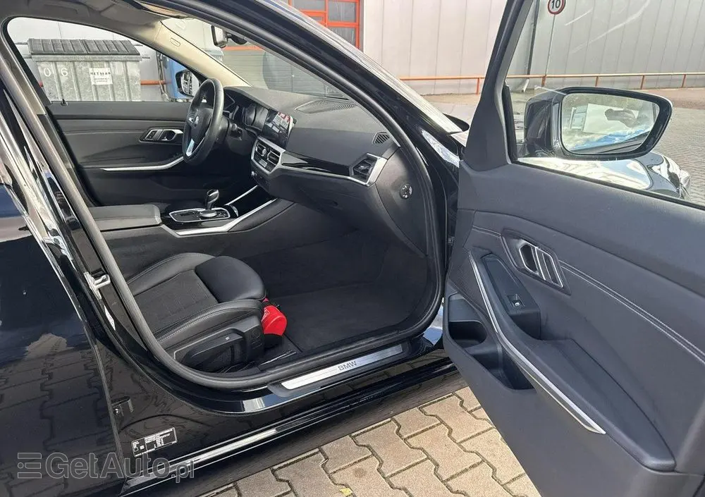 BMW Seria 3 318i Sport Line