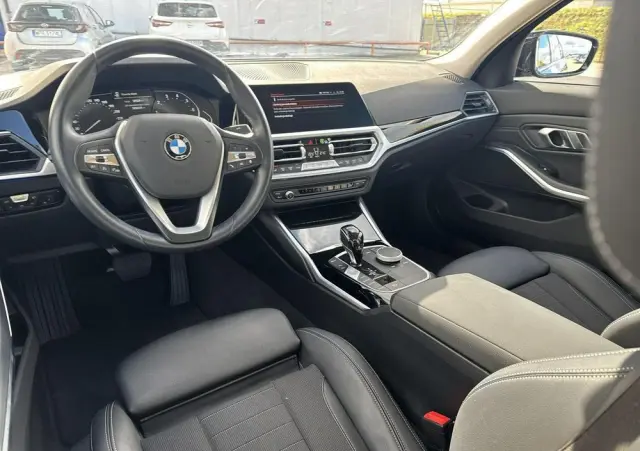 BMW Seria 3 318i Sport Line