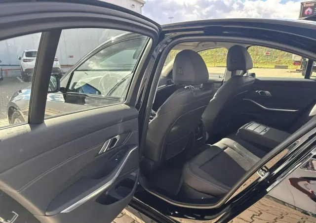 BMW Seria 3 318i Sport Line