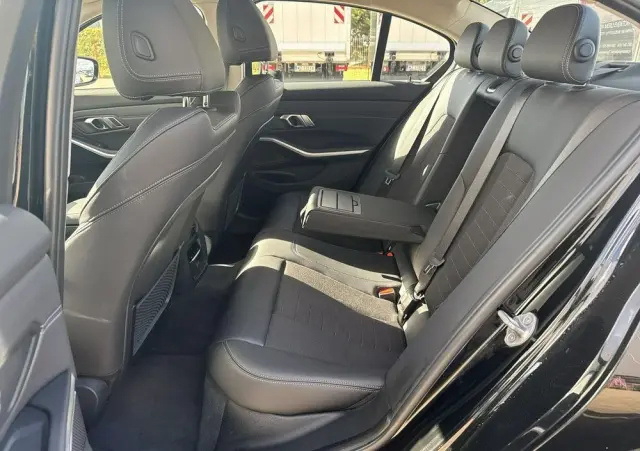 BMW Seria 3 318i Sport Line