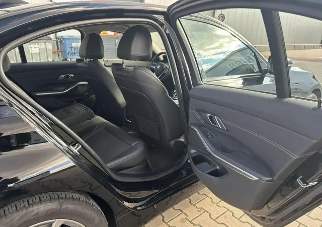 BMW Seria 3 318i Sport Line