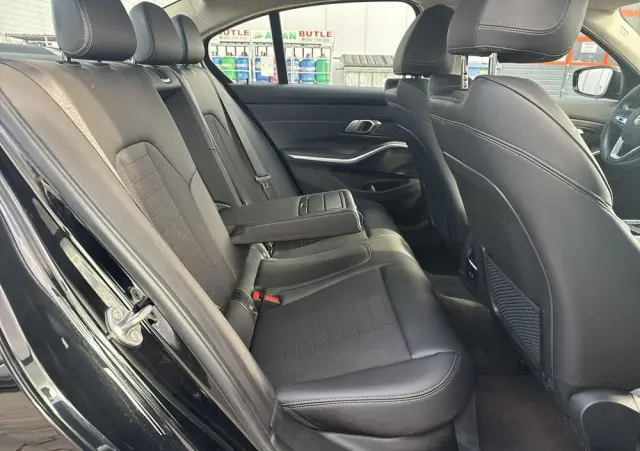 BMW Seria 3 318i Sport Line