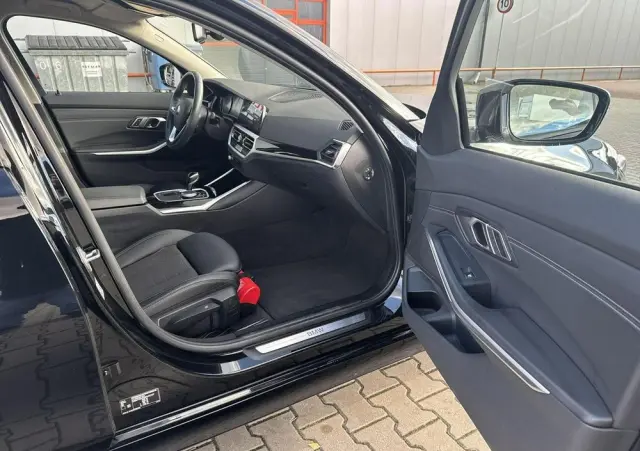 BMW Seria 3 318i Sport Line