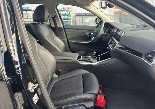 BMW Seria 3 318i Sport Line