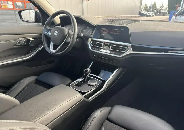 BMW Seria 3 318i Sport Line