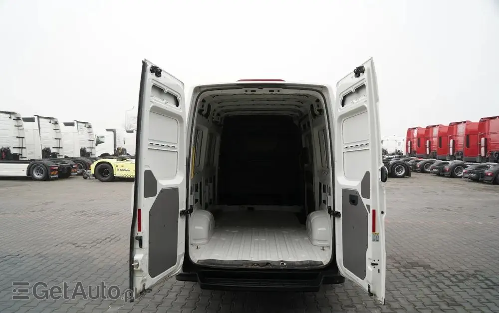 VOLKSWAGEN CRAFTER  / 2.0 D / FURGON BLASZAK / DMC: 3500 KG / 2018 ROK / SPROWADZONY / PO KONTRAKCIE SERWISOWYMN 