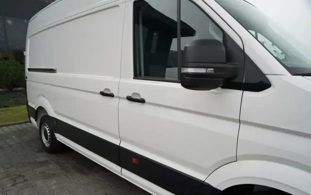 VOLKSWAGEN CRAFTER  / 2.0 D / FURGON BLASZAK / DMC: 3500 KG / 2018 ROK / SPROWADZONY / PO KONTRAKCIE SERWISOWYMN 