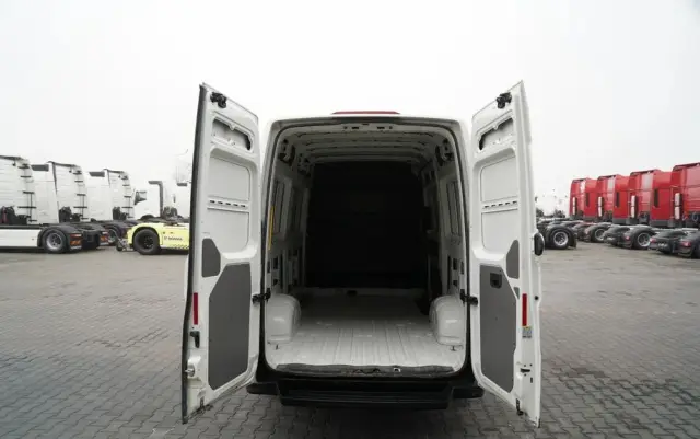 VOLKSWAGEN CRAFTER  / 2.0 D / FURGON BLASZAK / DMC: 3500 KG / 2018 ROK / SPROWADZONY / PO KONTRAKCIE SERWISOWYMN 