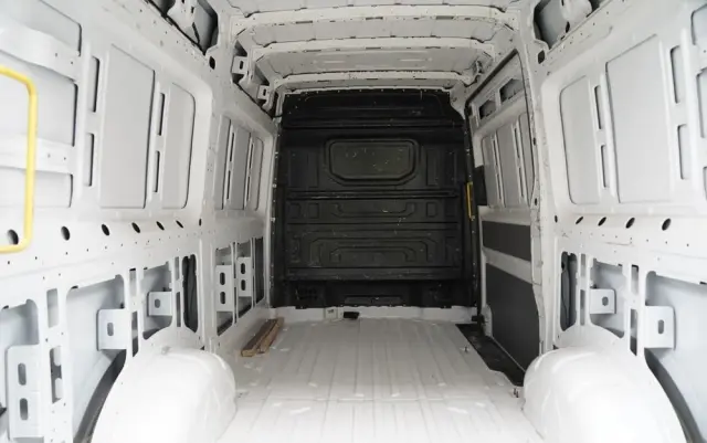 VOLKSWAGEN CRAFTER  / 2.0 D / FURGON BLASZAK / DMC: 3500 KG / 2018 ROK / SPROWADZONY / PO KONTRAKCIE SERWISOWYMN 