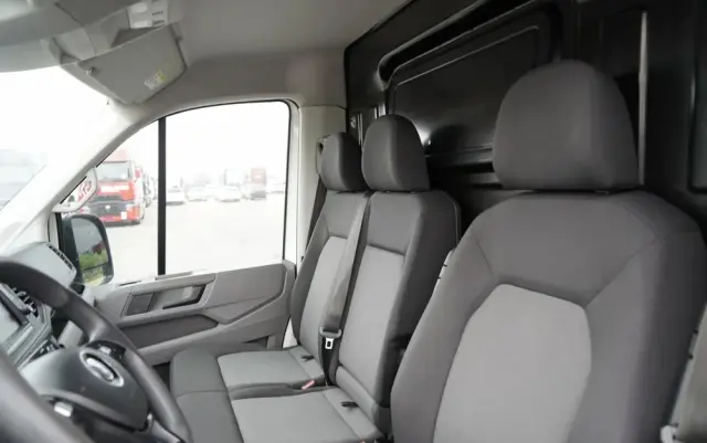 VOLKSWAGEN CRAFTER  / 2.0 D / FURGON BLASZAK / DMC: 3500 KG / 2018 ROK / SPROWADZONY / PO KONTRAKCIE SERWISOWYMN 