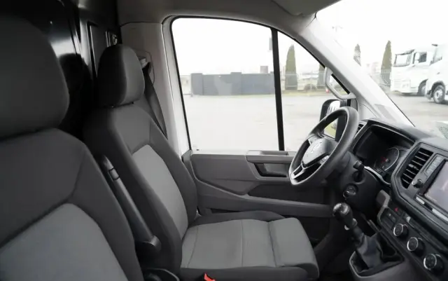 VOLKSWAGEN CRAFTER  / 2.0 D / FURGON BLASZAK / DMC: 3500 KG / 2018 ROK / SPROWADZONY / PO KONTRAKCIE SERWISOWYMN 