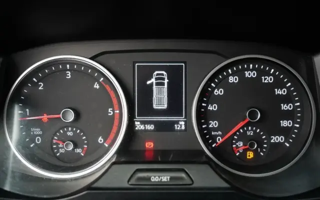 VOLKSWAGEN CRAFTER  / 2.0 D / FURGON BLASZAK / DMC: 3500 KG / 2018 ROK / SPROWADZONY / PO KONTRAKCIE SERWISOWYMN 