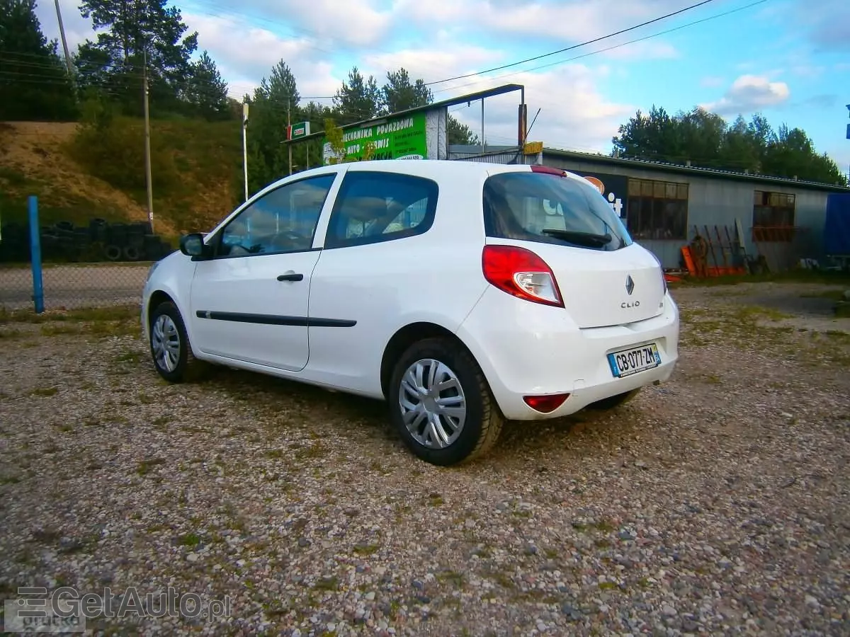 RENAULT Clio 