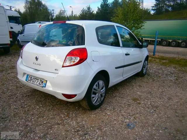 RENAULT Clio 
