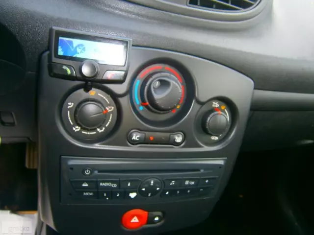 RENAULT Clio 
