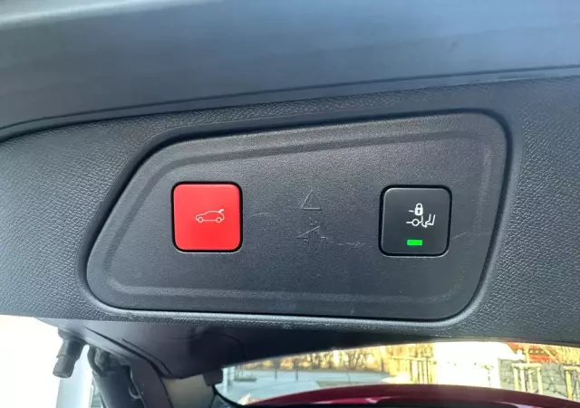 PEUGEOT 3008 1.2 PureTech Allure S&S EAT8