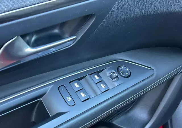 PEUGEOT 3008 1.2 PureTech Allure S&S EAT8