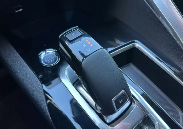 PEUGEOT 3008 1.2 PureTech Allure S&S EAT8