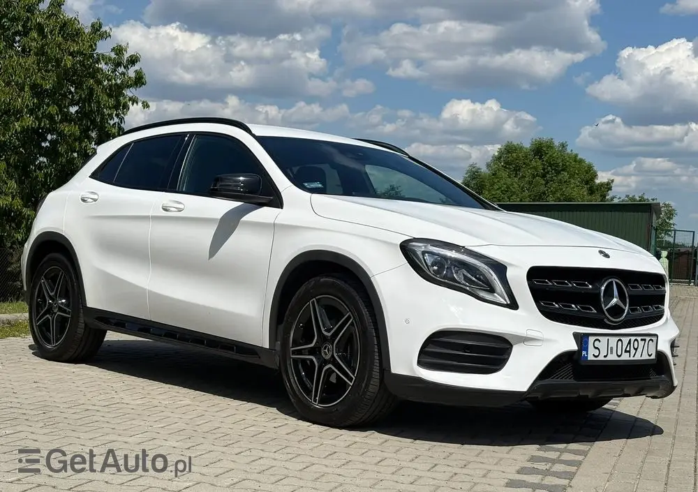 MERCEDES-BENZ GLA 180 7G-DCT AMG Line