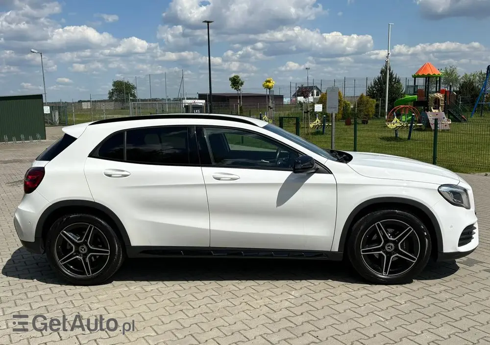 MERCEDES-BENZ GLA 180 7G-DCT AMG Line