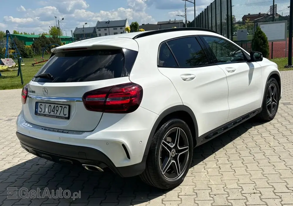 MERCEDES-BENZ GLA 180 7G-DCT AMG Line