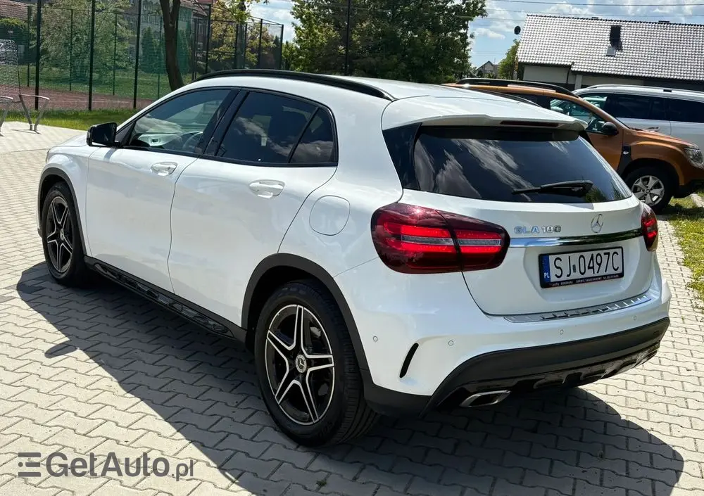 MERCEDES-BENZ GLA 180 7G-DCT AMG Line