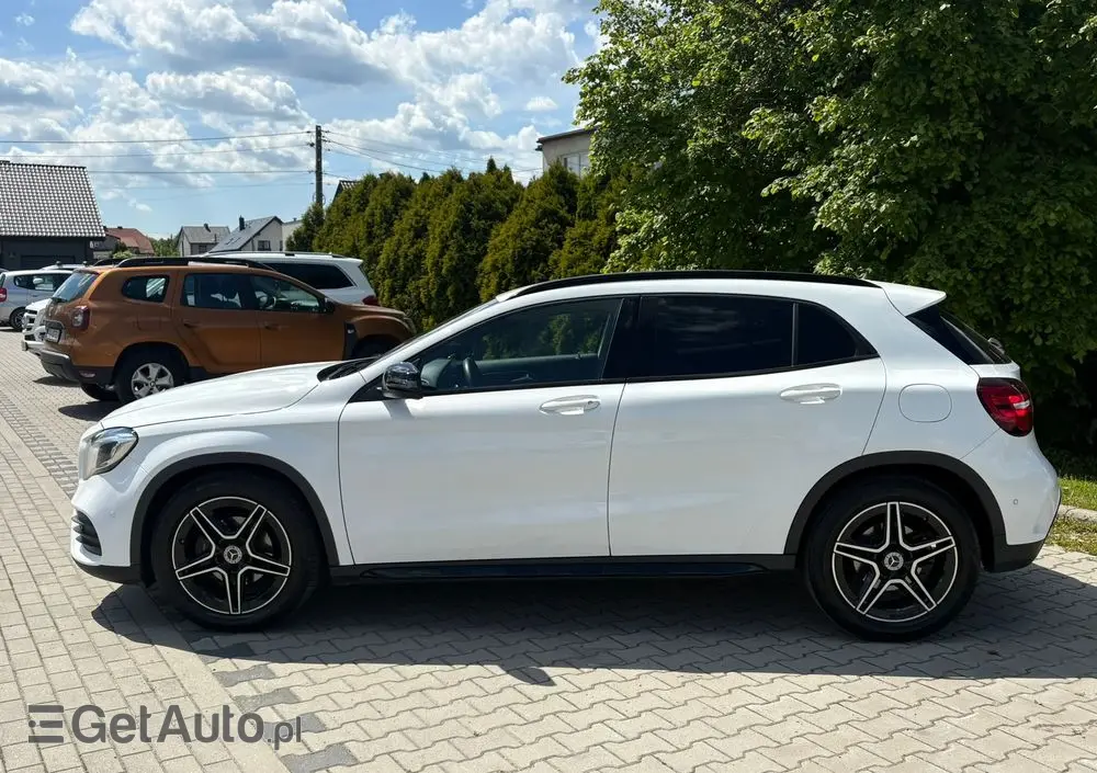 MERCEDES-BENZ GLA 180 7G-DCT AMG Line