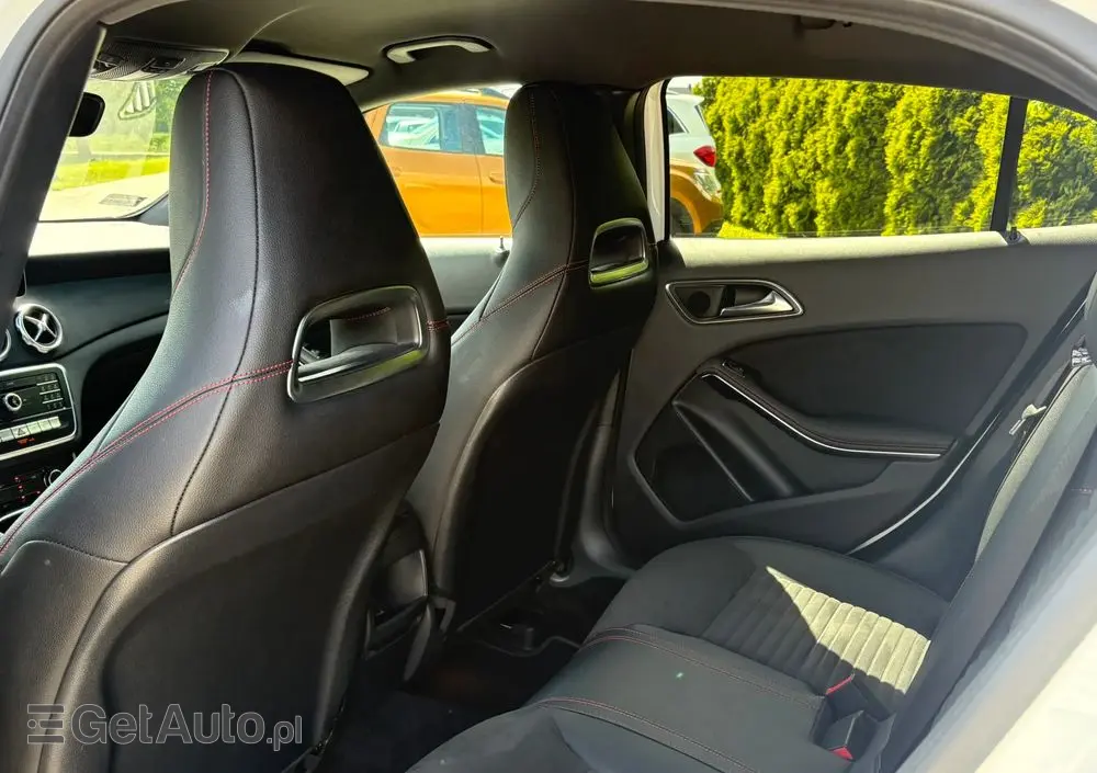 MERCEDES-BENZ GLA 180 7G-DCT AMG Line