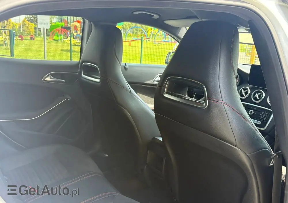 MERCEDES-BENZ GLA 180 7G-DCT AMG Line