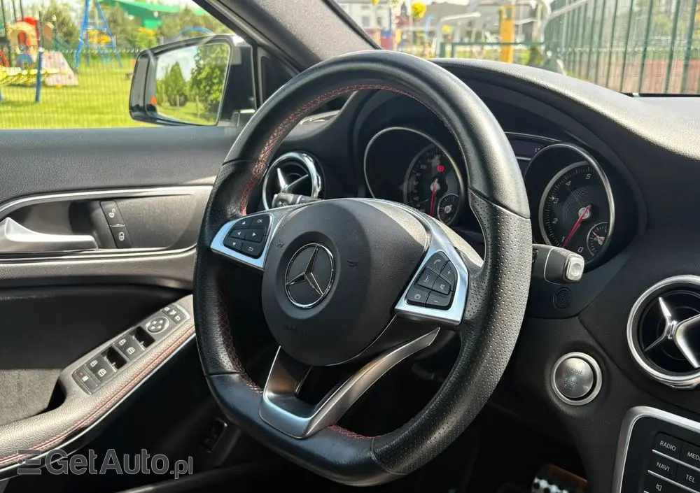 MERCEDES-BENZ GLA 180 7G-DCT AMG Line