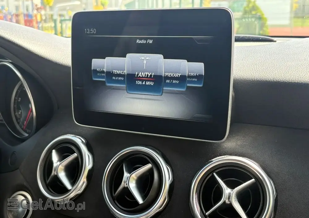 MERCEDES-BENZ GLA 180 7G-DCT AMG Line