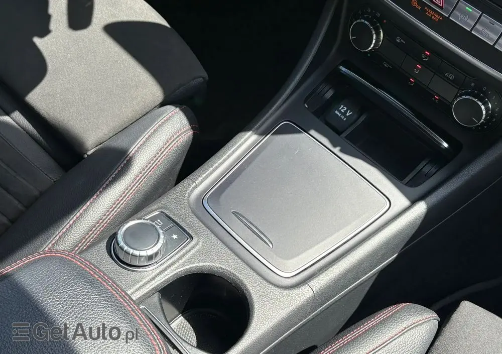 MERCEDES-BENZ GLA 180 7G-DCT AMG Line