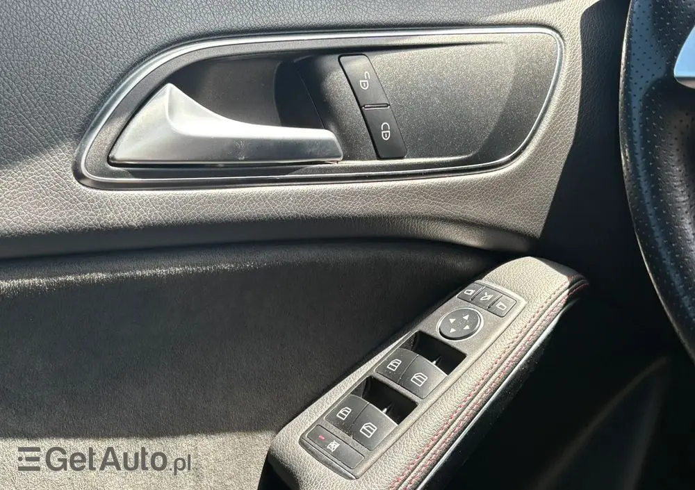 MERCEDES-BENZ GLA 180 7G-DCT AMG Line