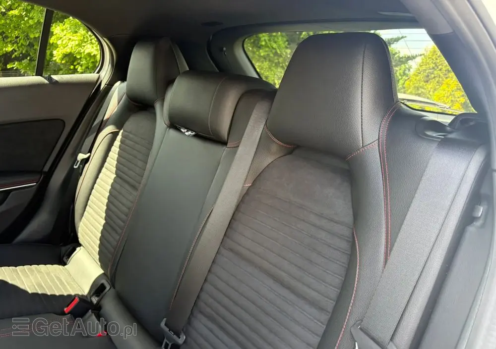 MERCEDES-BENZ GLA 180 7G-DCT AMG Line