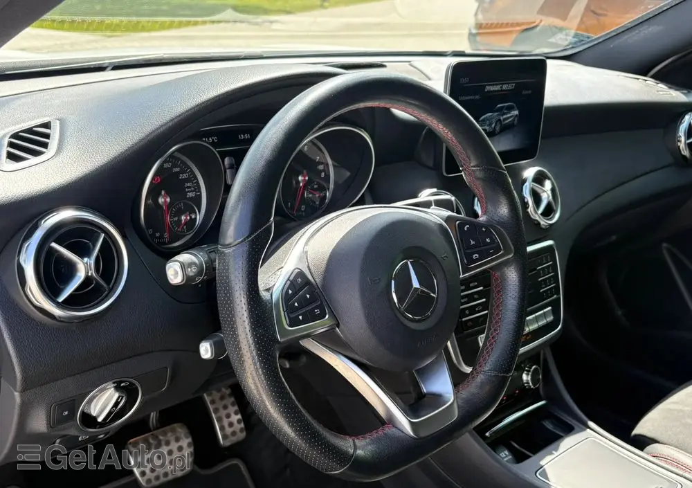 MERCEDES-BENZ GLA 180 7G-DCT AMG Line