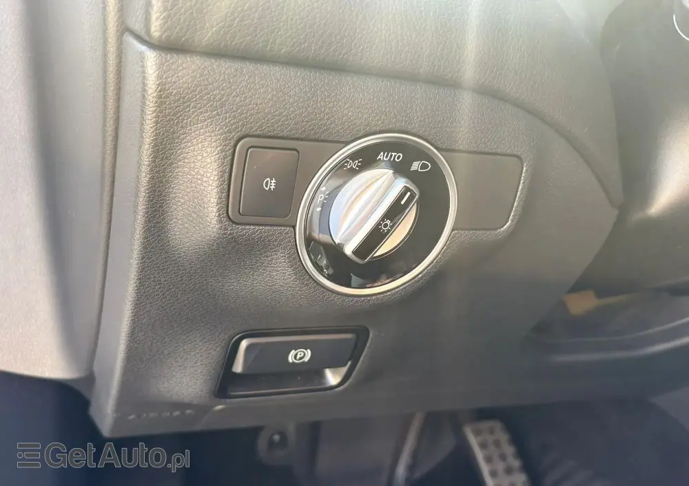 MERCEDES-BENZ GLA 180 7G-DCT AMG Line