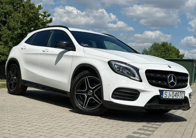 MERCEDES-BENZ GLA 180 7G-DCT AMG Line